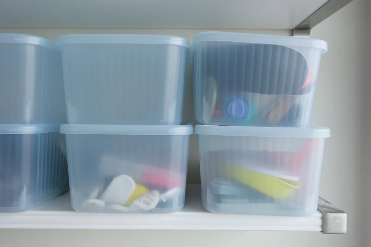 Storage containers